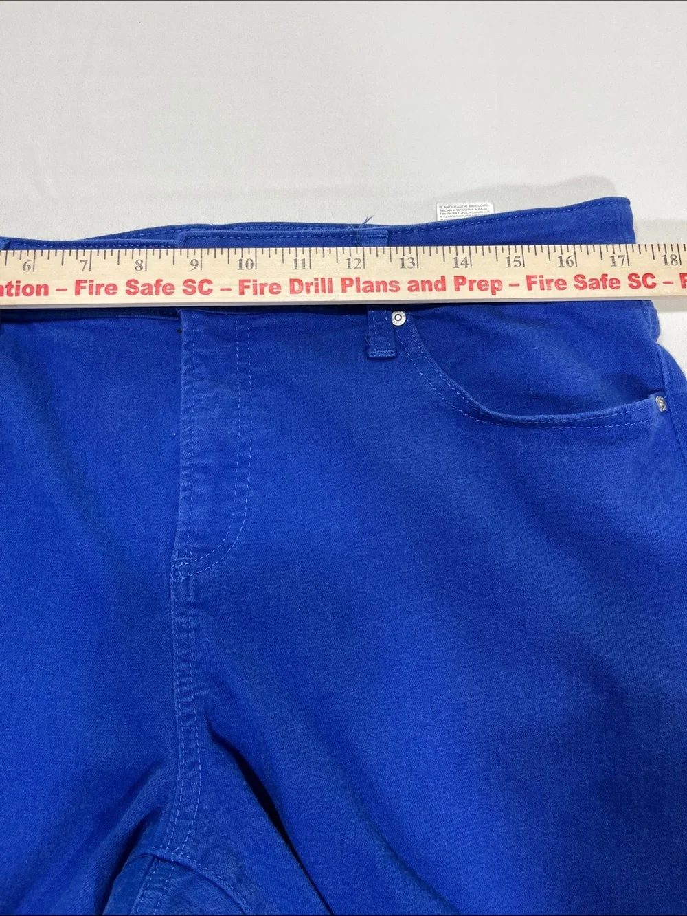 Chico’s So Slimming Girlfriend Slim Leg Crop Jeans Blue Size US 12